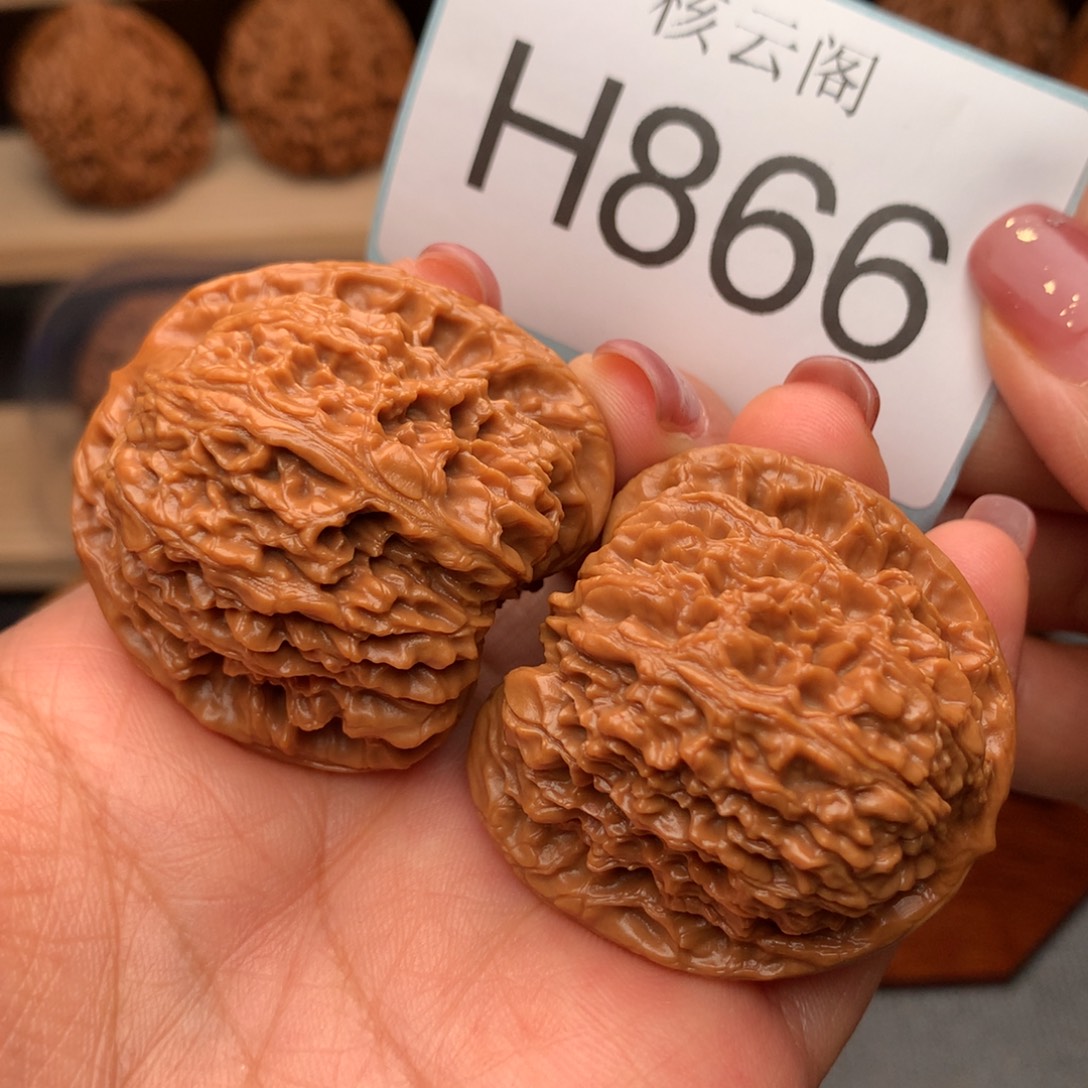 文玩核桃把件41高炮凹地逐鹿南疆石