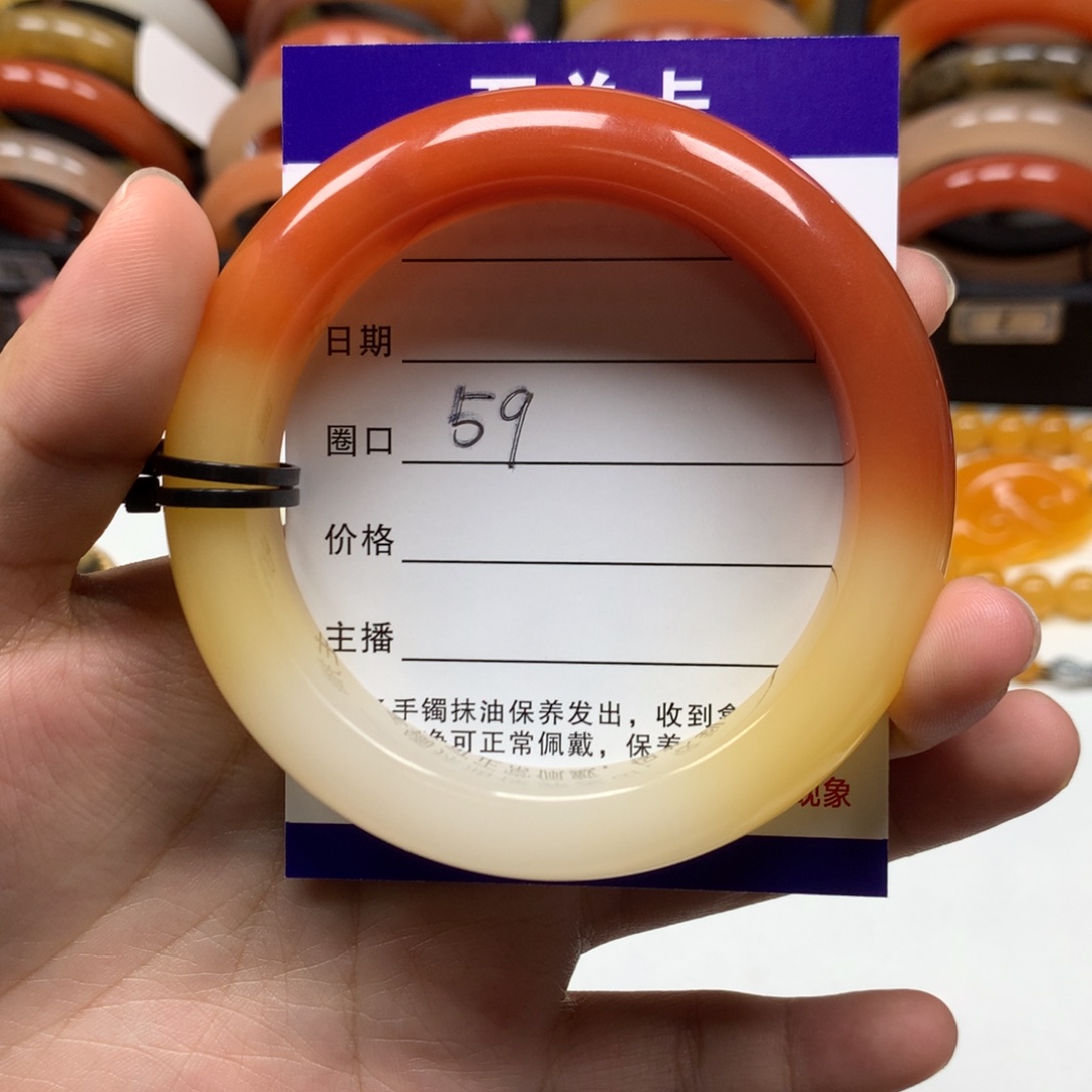 未镶嵌石英质玉（黄龙玉）手镯