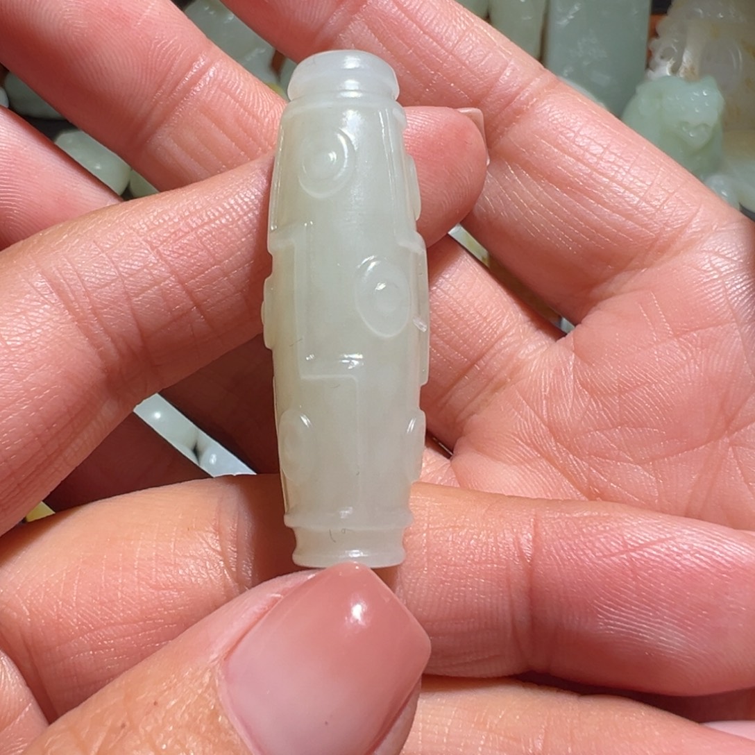 张***易和田玉未镶嵌颈饰