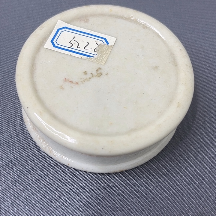 中***宝瓷片精美的陶瓷摆件……