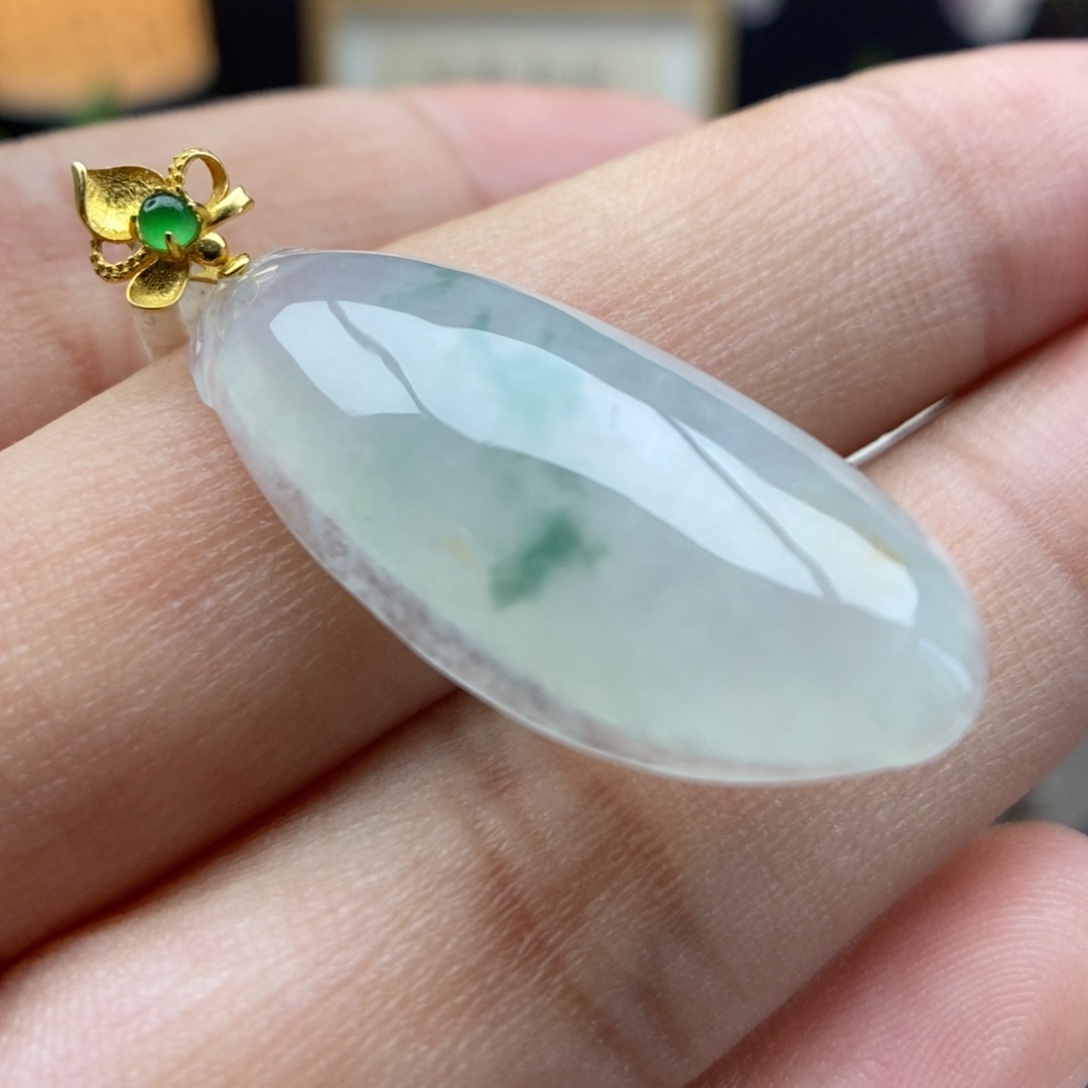 翡翠18K金镶嵌颈饰吊坠