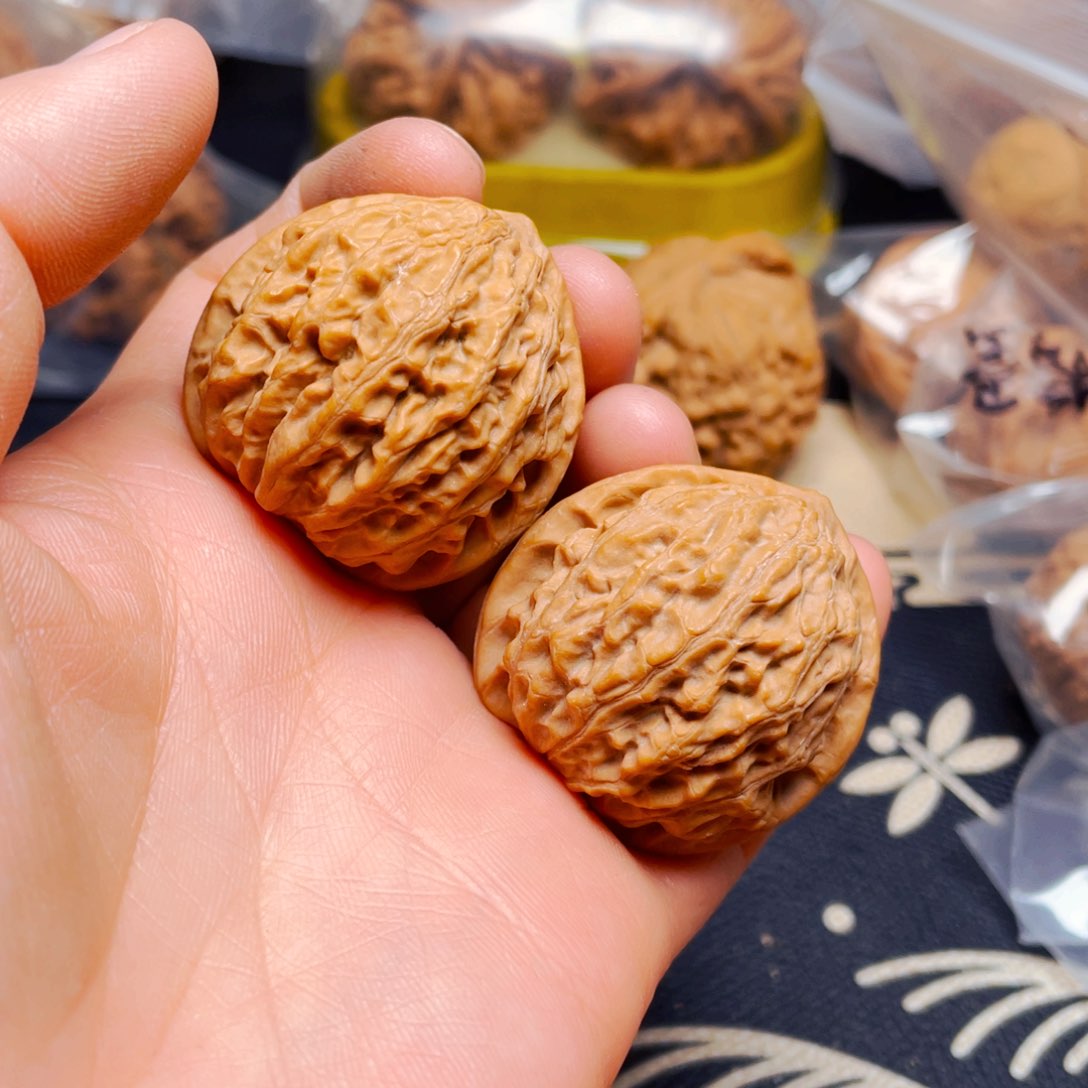 吊坠文玩核桃金牛一对