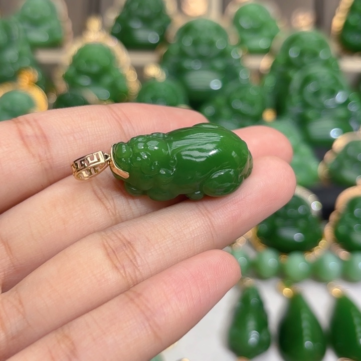 和田玉（碧玉）18K金镶嵌颈饰
