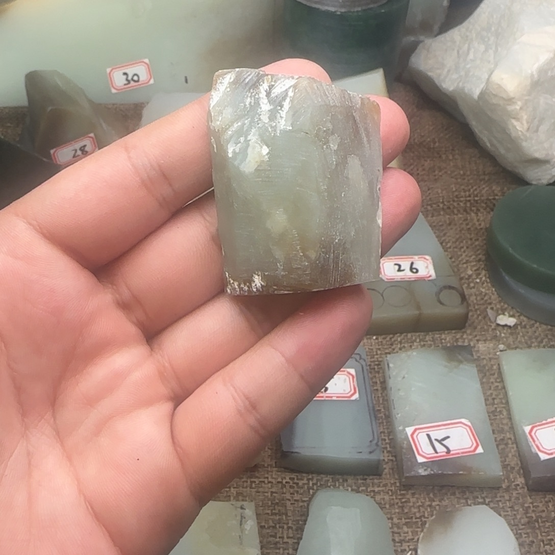 和田玉（糖玉）未镶嵌珠宝奇石