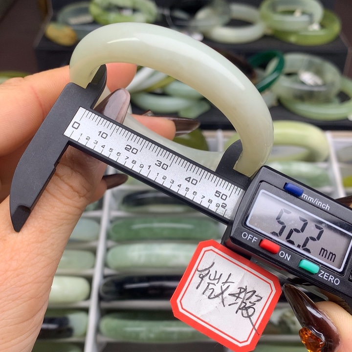 蛇纹石玉未镶嵌手镯613