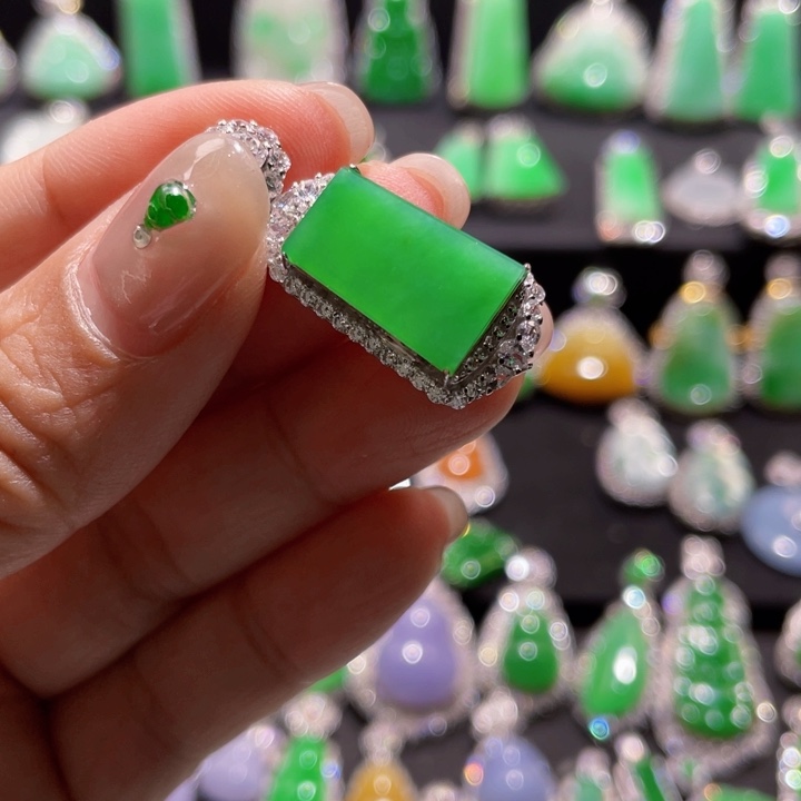 i***y翡翠银S925镶嵌颈饰