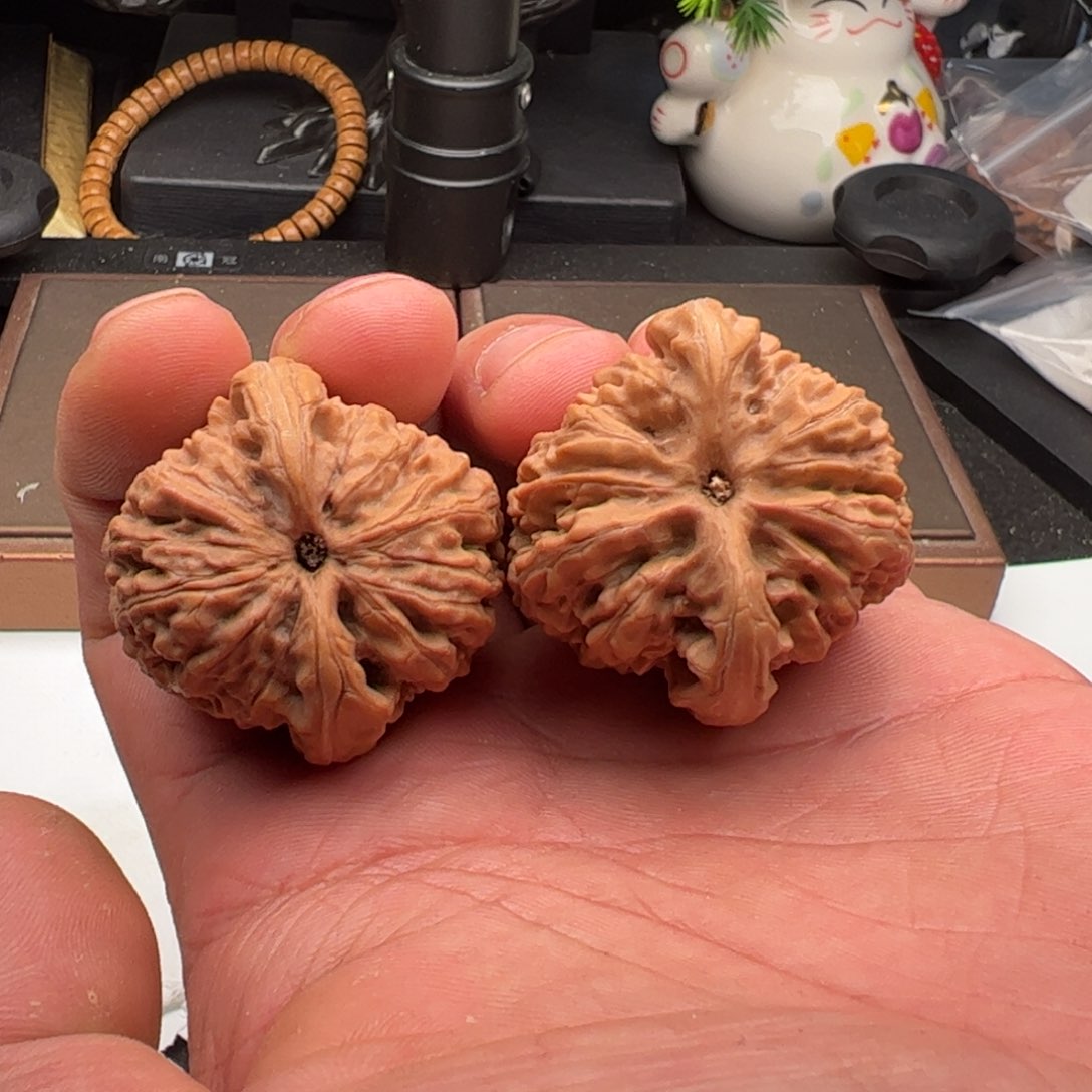 文玩核桃吊坠滢天眼40