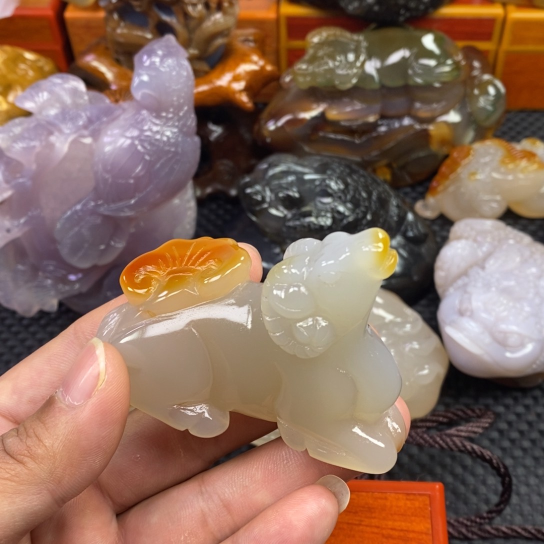 玛瑙/玉髓手把件未镶嵌美***塔