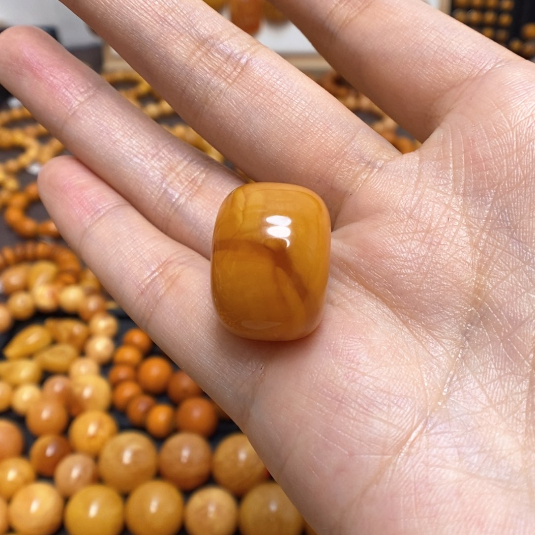 蜜蜡裸石未镶嵌堃**龙配饰