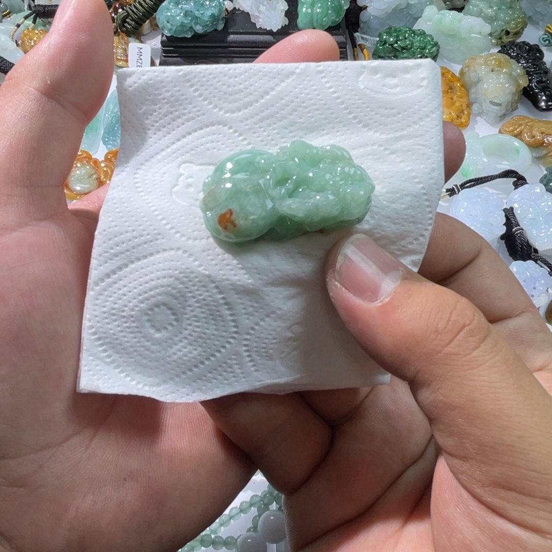 翡翠颈饰未镶嵌天然