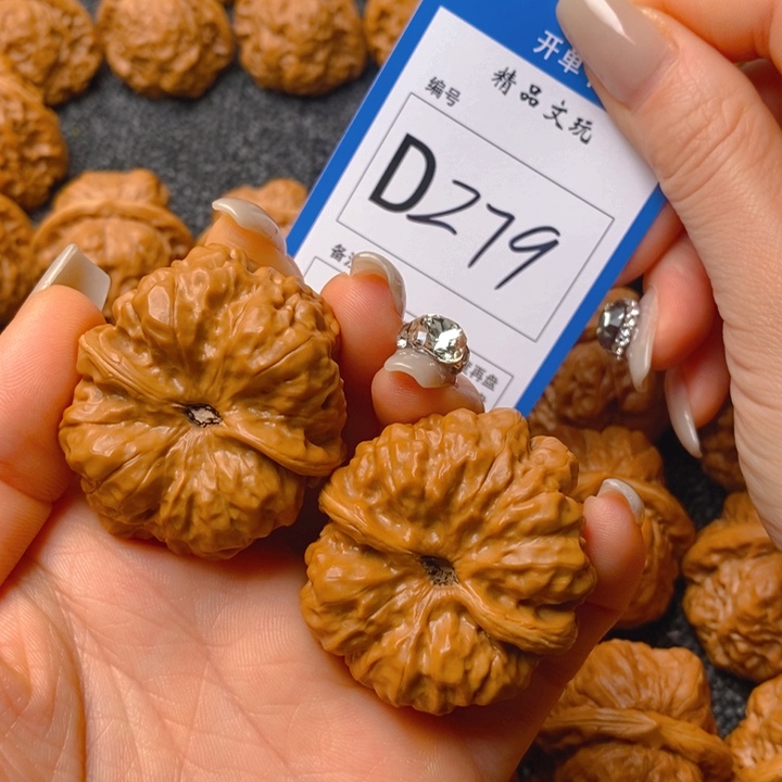 把件文玩核桃梁**、蛤蟆