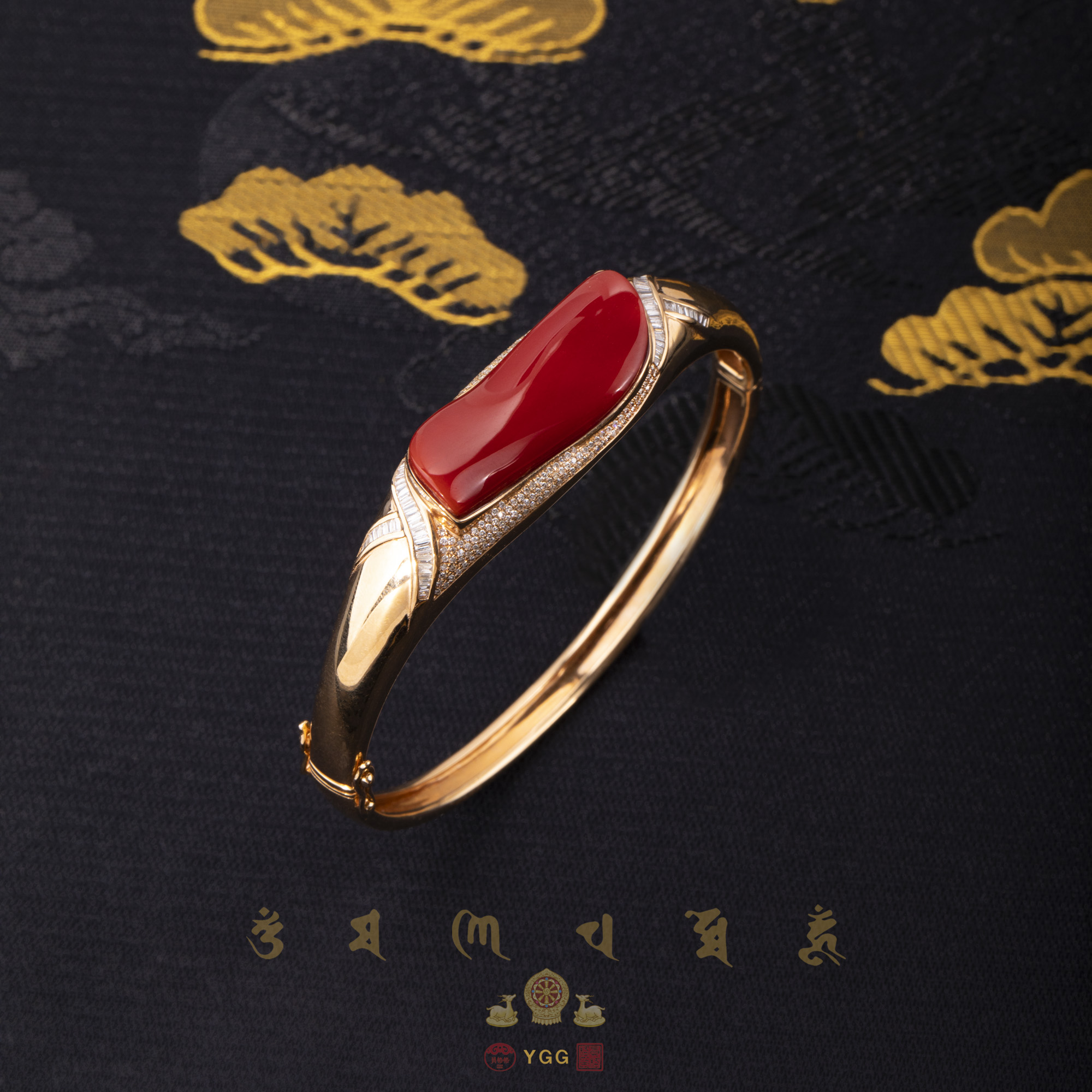 K员格格XFHU80/阿卡红珊瑚随形金手镯