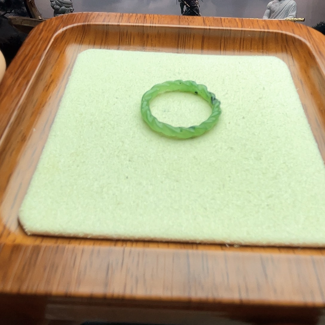 和田玉颈饰未镶嵌碧玉浅绿色麻花16号