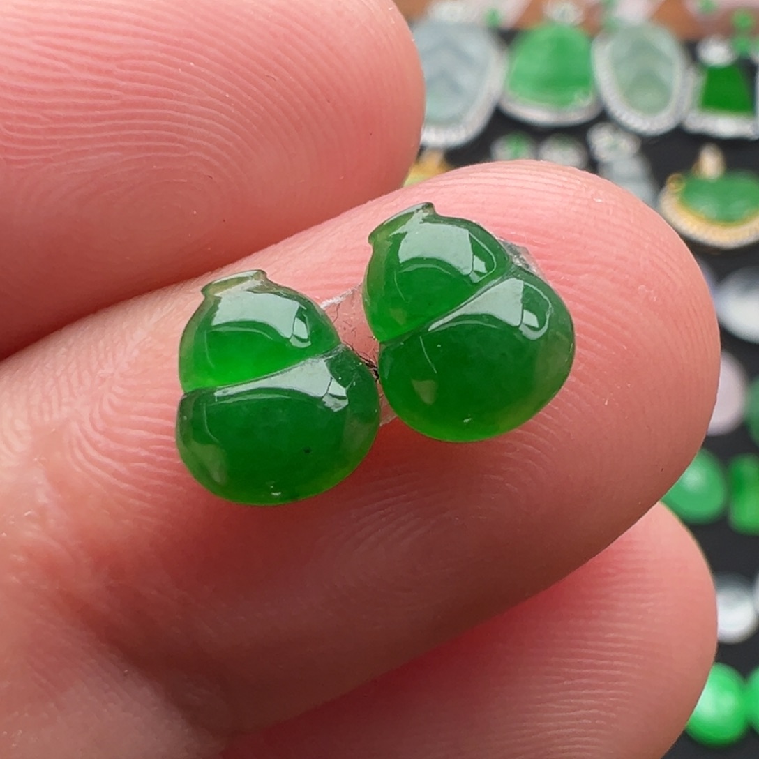 翡翠颈饰未镶嵌葫芦7.7