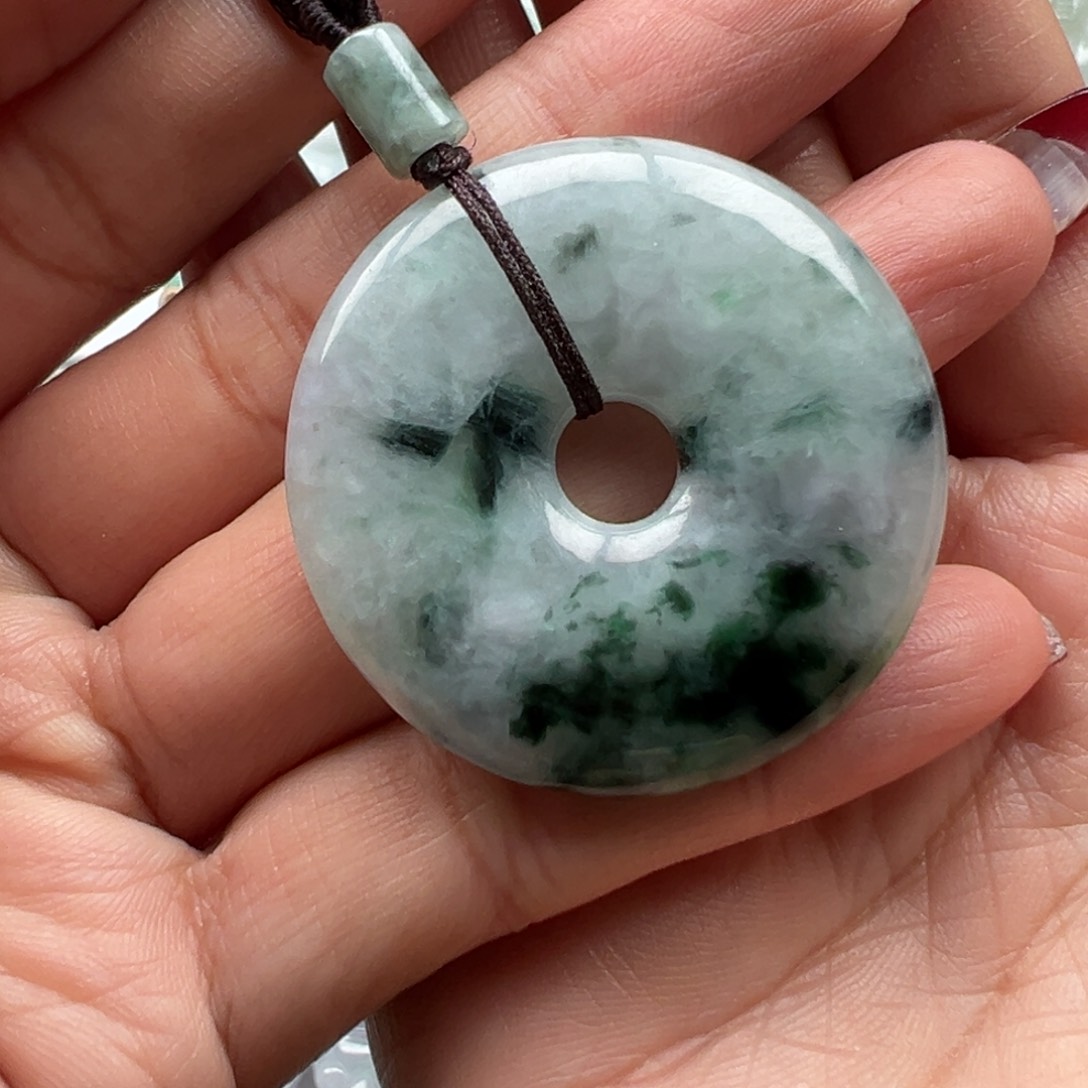 翡翠颈饰未镶嵌40.8×6.4