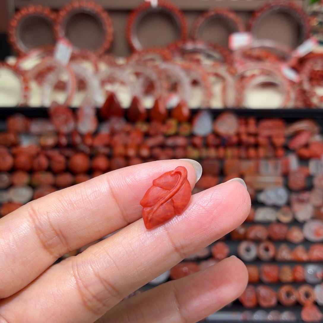 南红玛瑙未镶嵌颈饰叶子