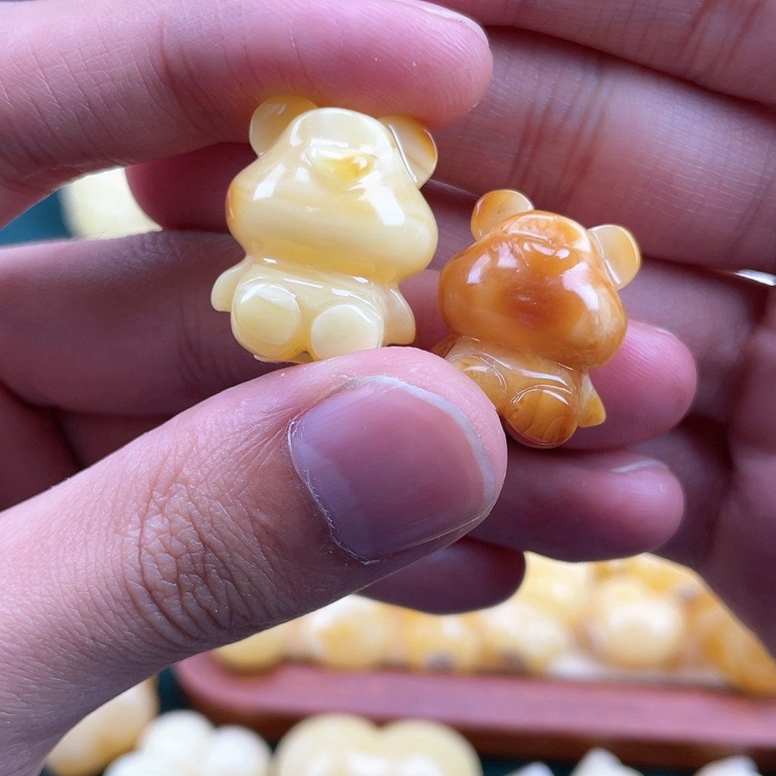 琥珀裸石未镶嵌✈蜜蜡