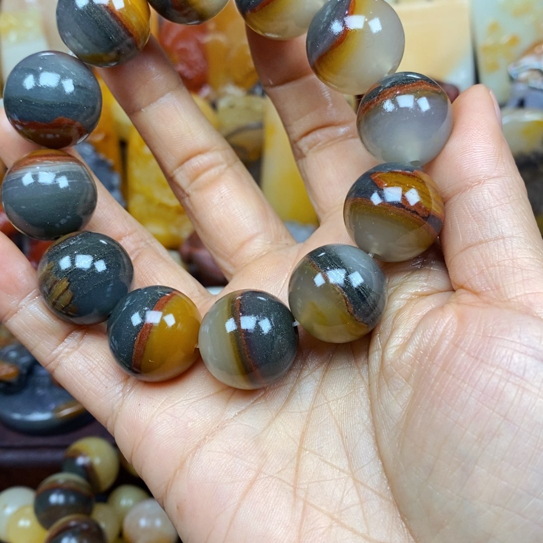 石英质玉（黄龙玉）颈饰未镶嵌