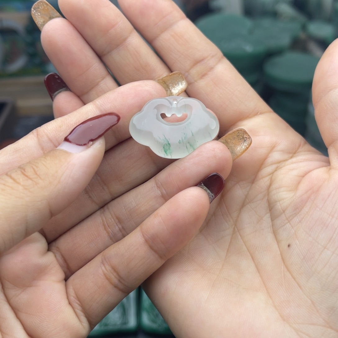 石英质玉颈饰未镶嵌