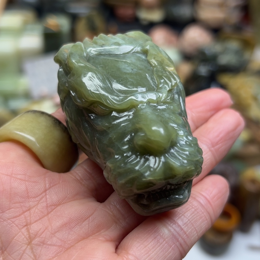 和田玉未镶嵌颈饰龙头手玩