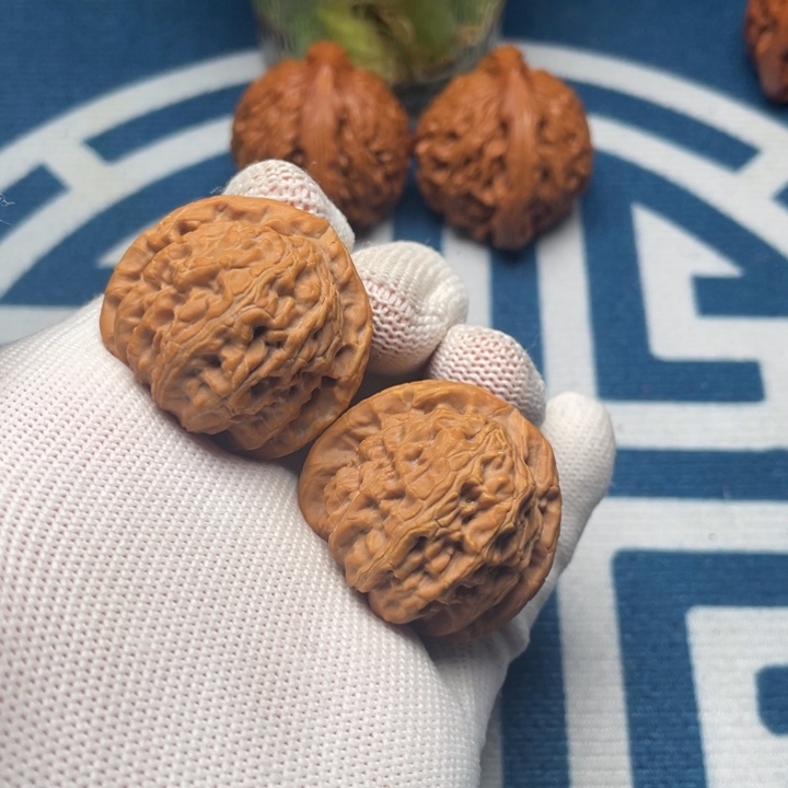 文玩核桃把件白狮子