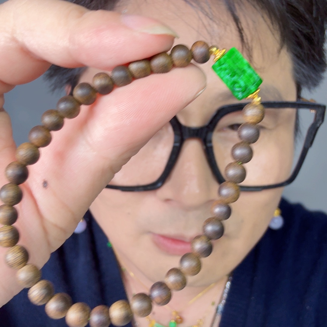 翡翠18K金镶嵌颈饰一件