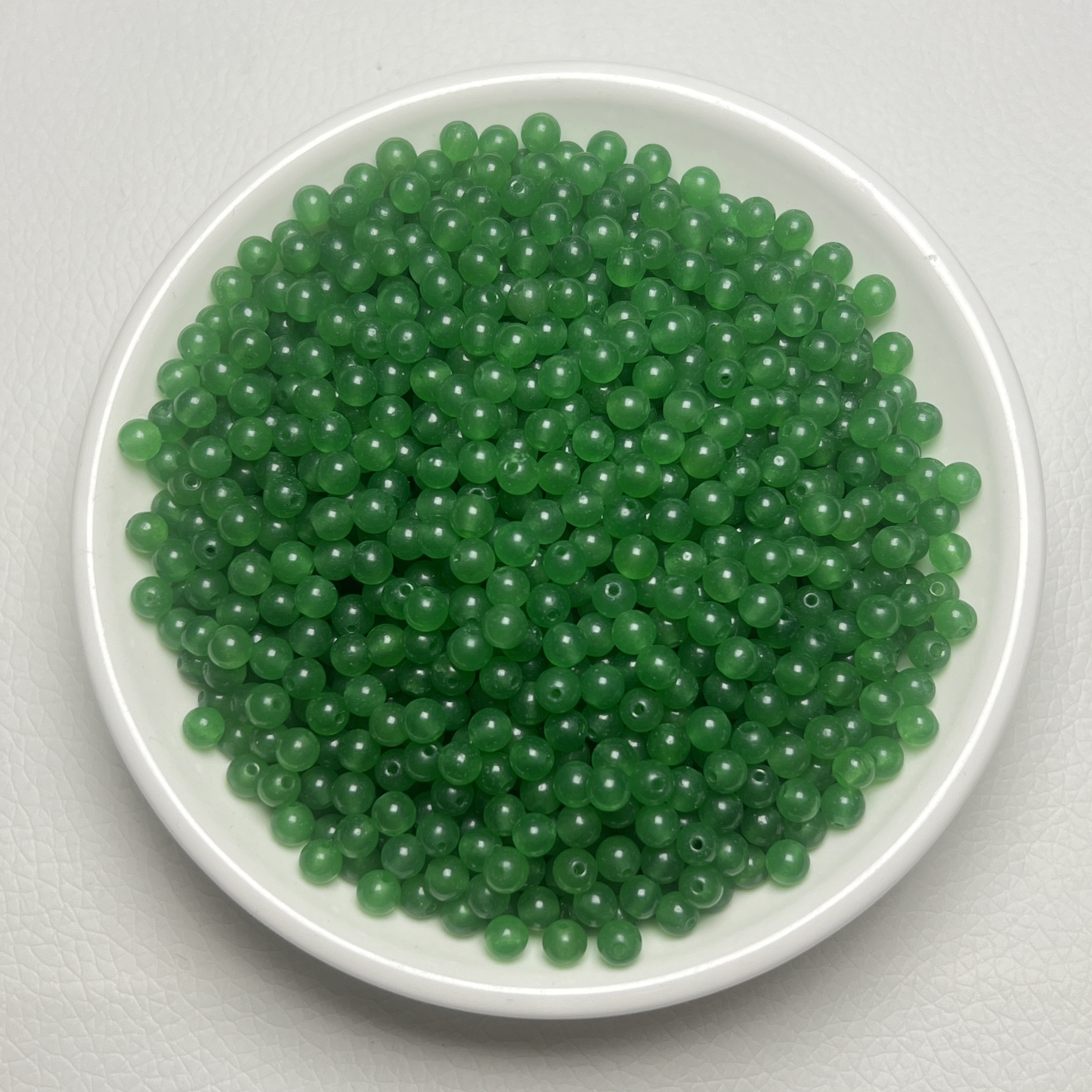 天然散珠 玛瑙圆珠(阳绿)【M009】4+mm 50颗6.8元