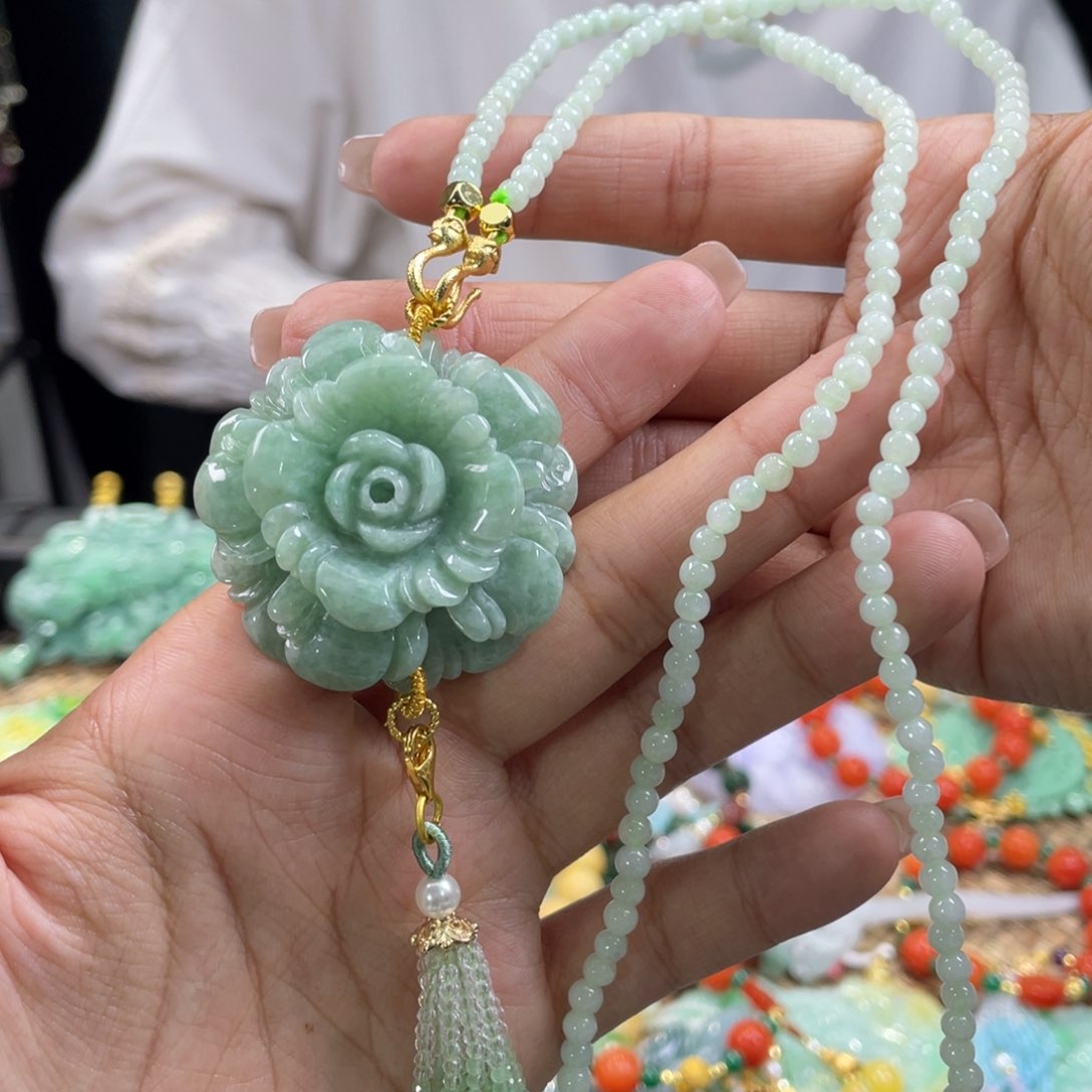 翡翠颈饰未镶嵌代编织