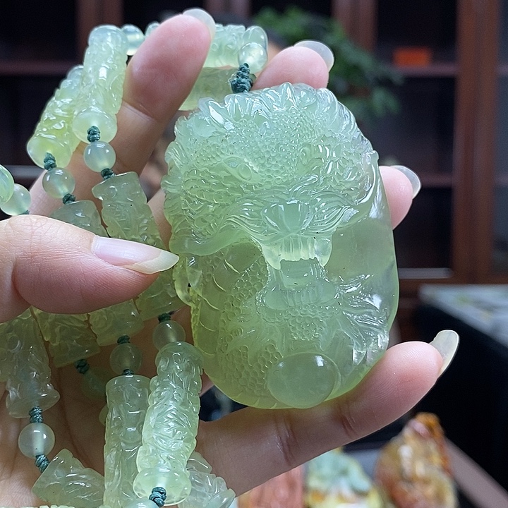 蛇纹石玉未镶嵌颈饰