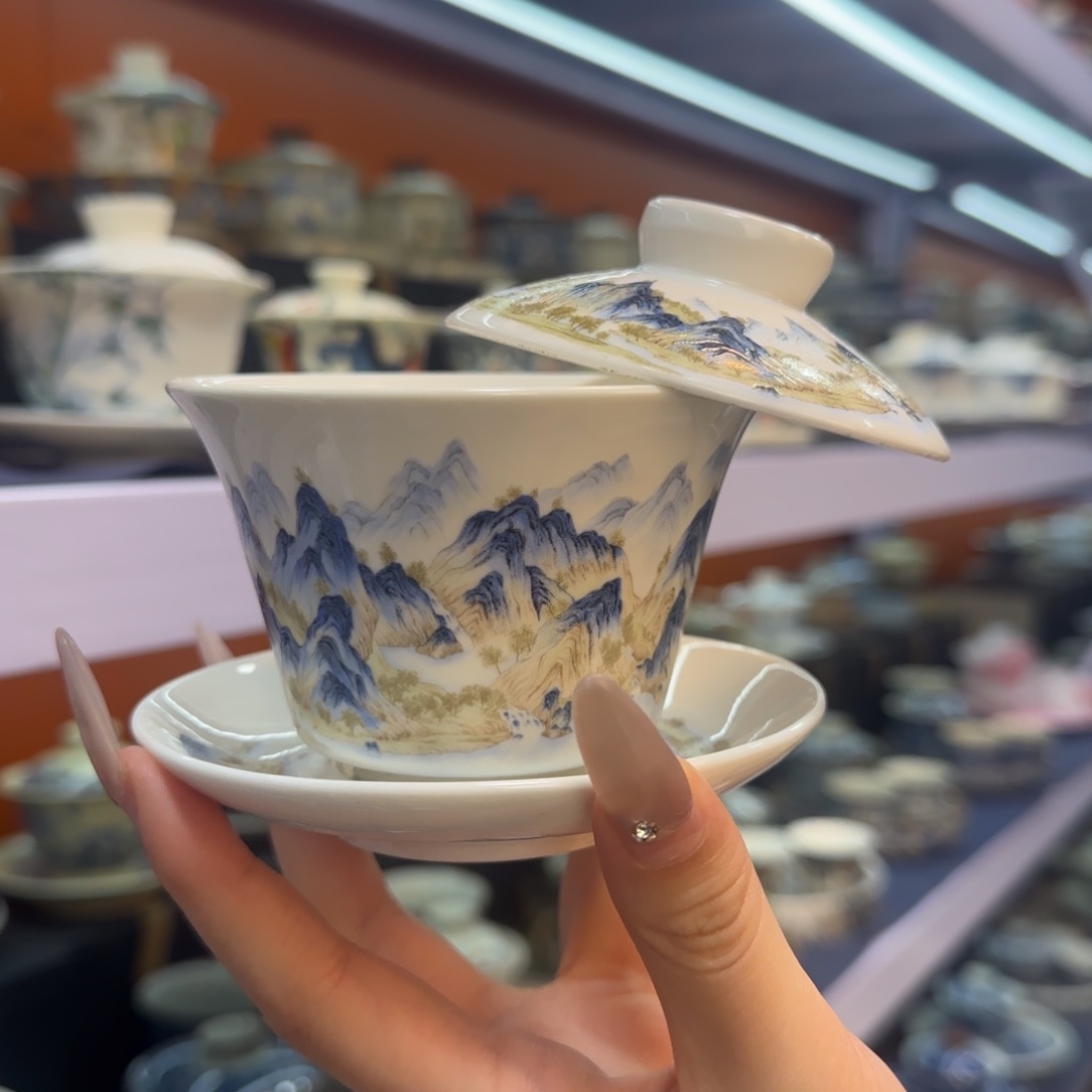 我在外面吃饭呢你在哪