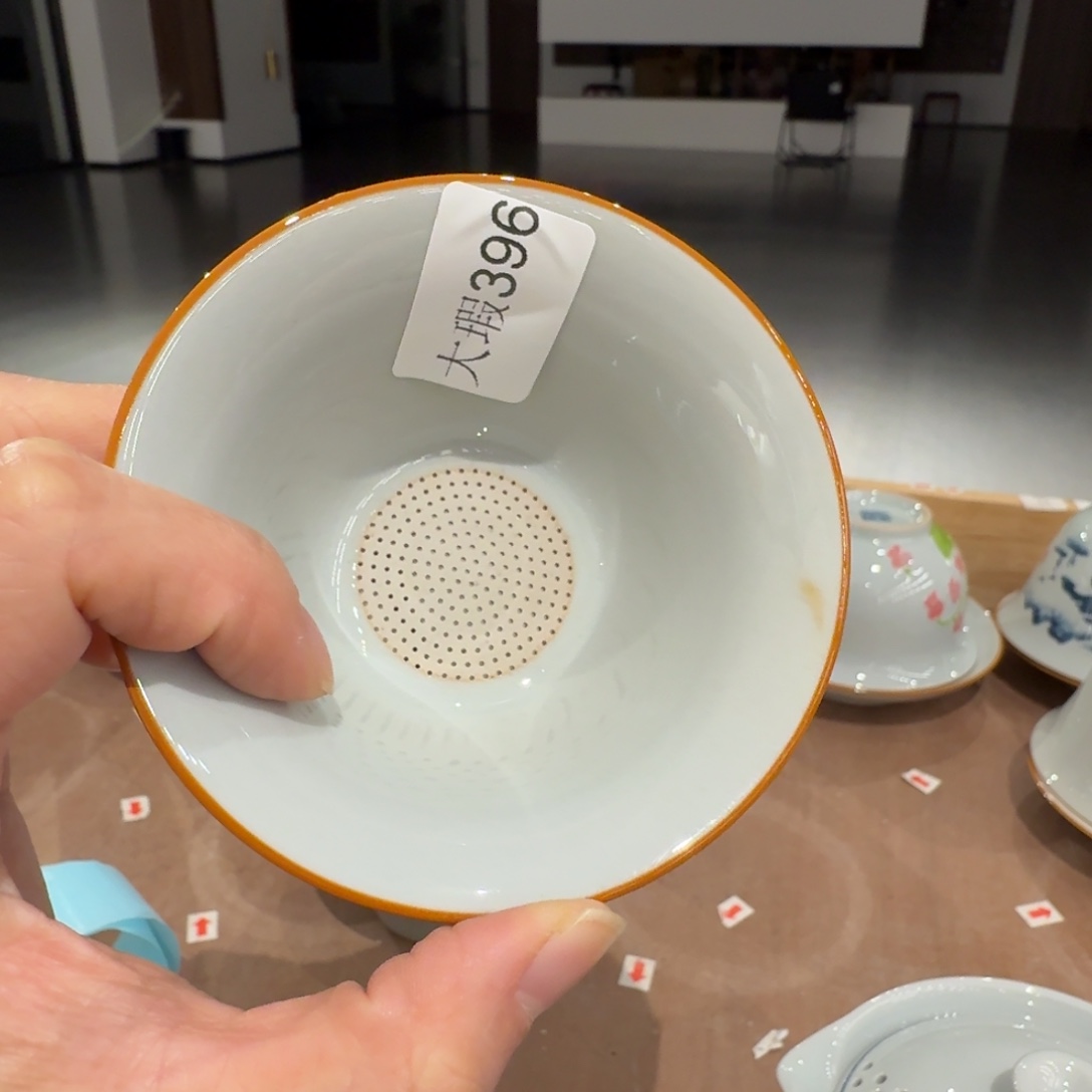 釉下手绘茶具微瑕