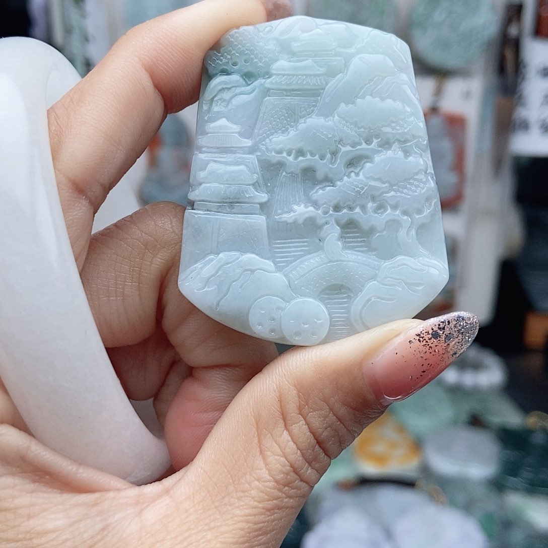 翡翠颈饰未镶嵌翡翠