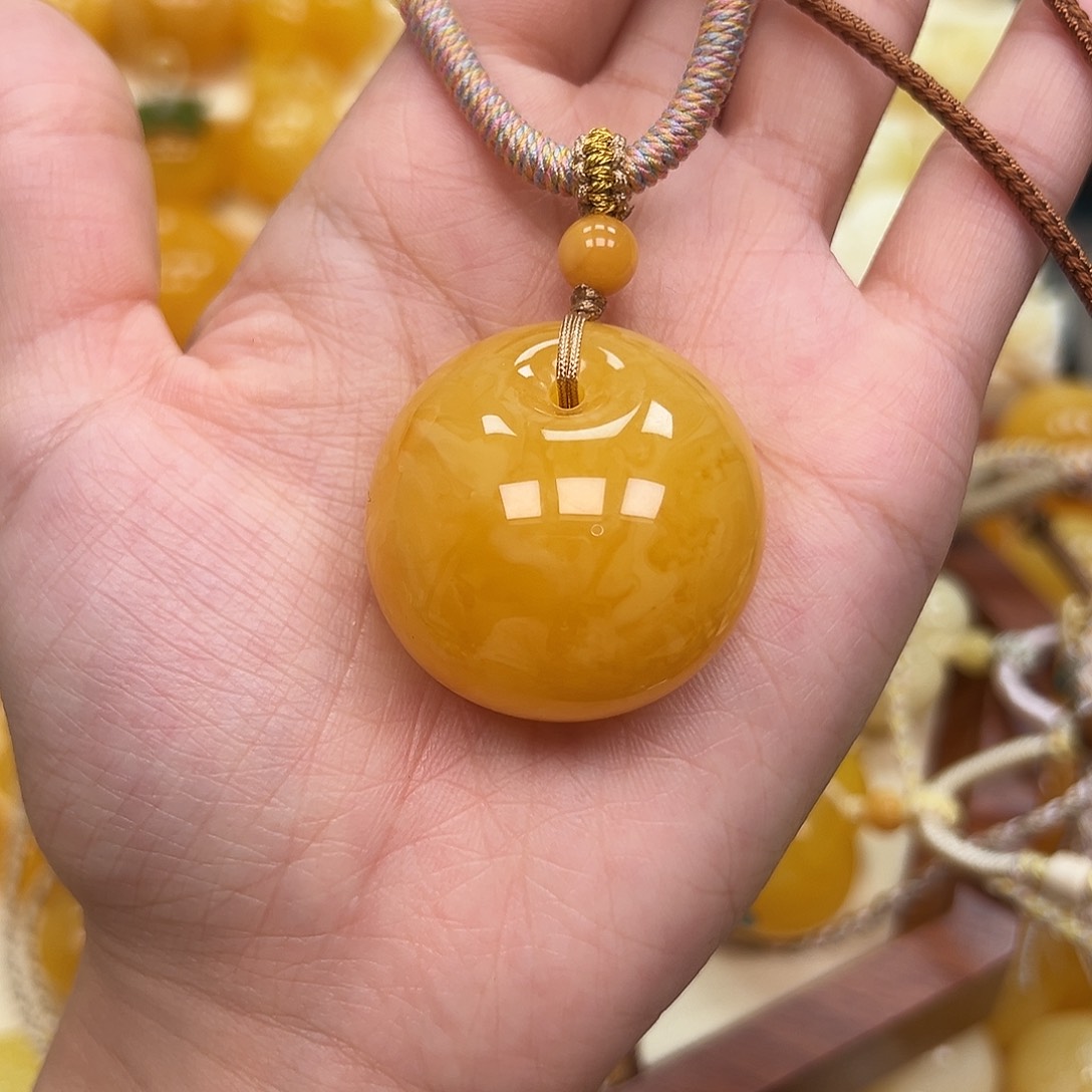 琥珀未镶嵌颈饰蜜蜡