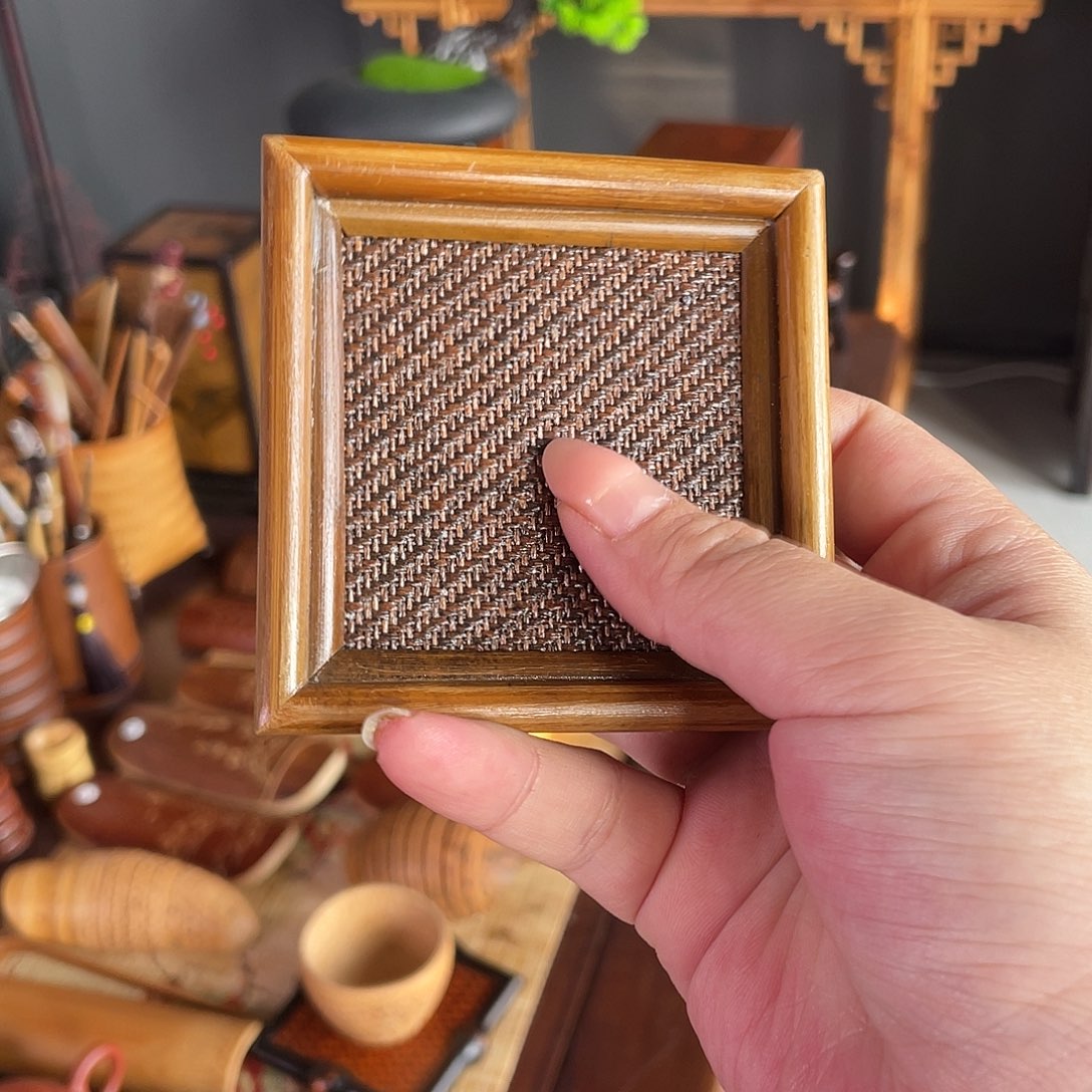 纯手工制作的。      