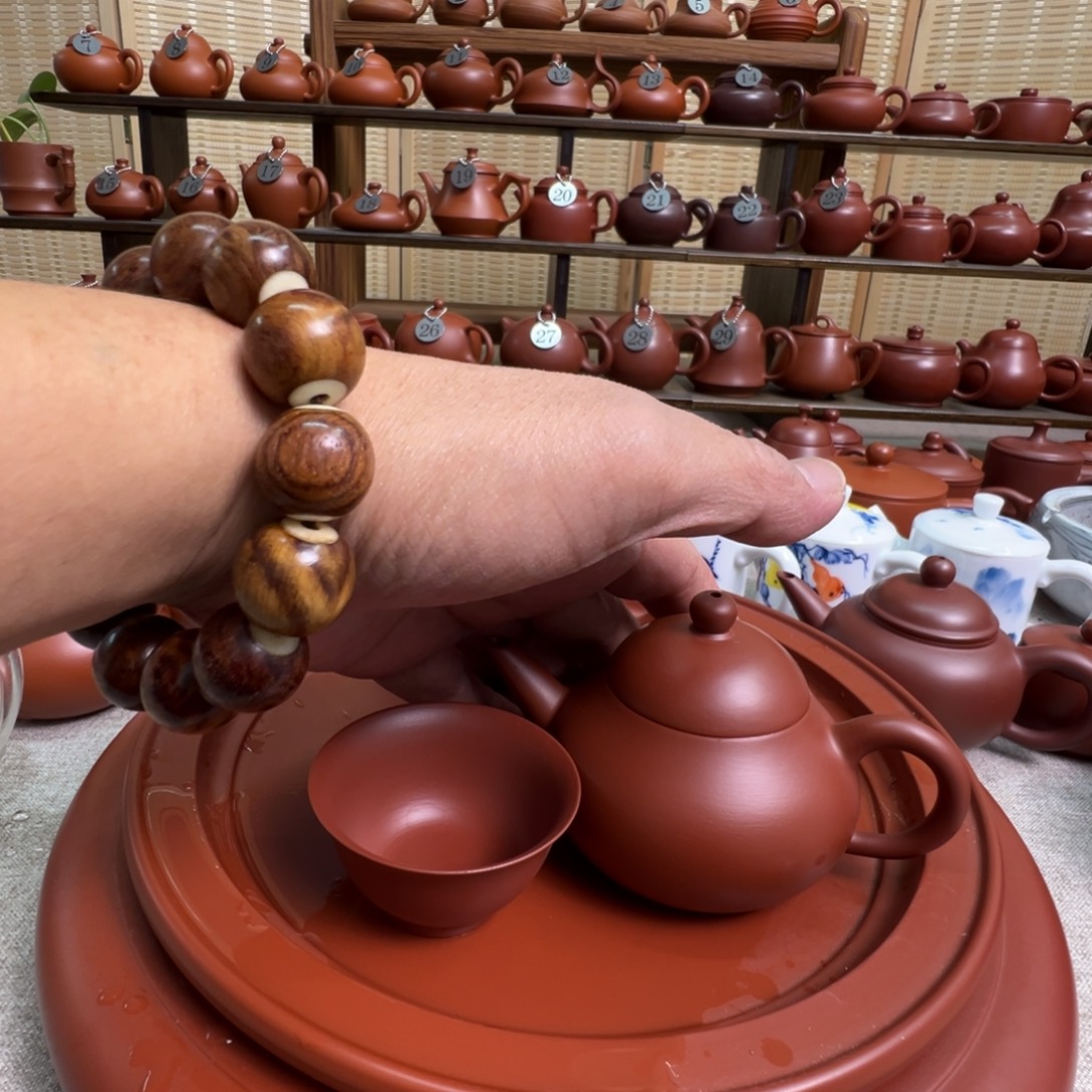 R***n紫砂茶壶微瑕壶加两个杯子