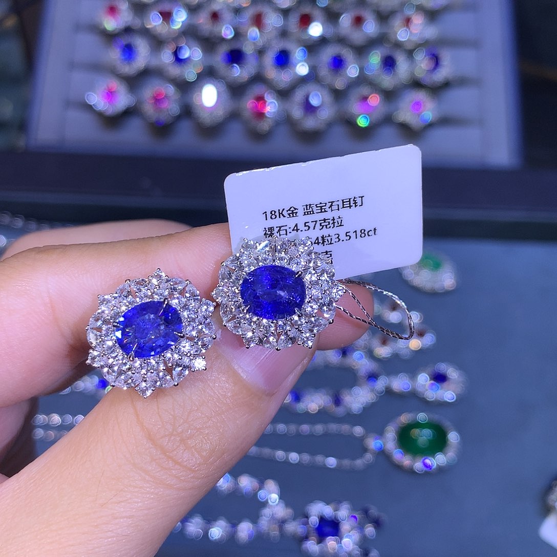 蓝宝石耳钉18K金镶嵌