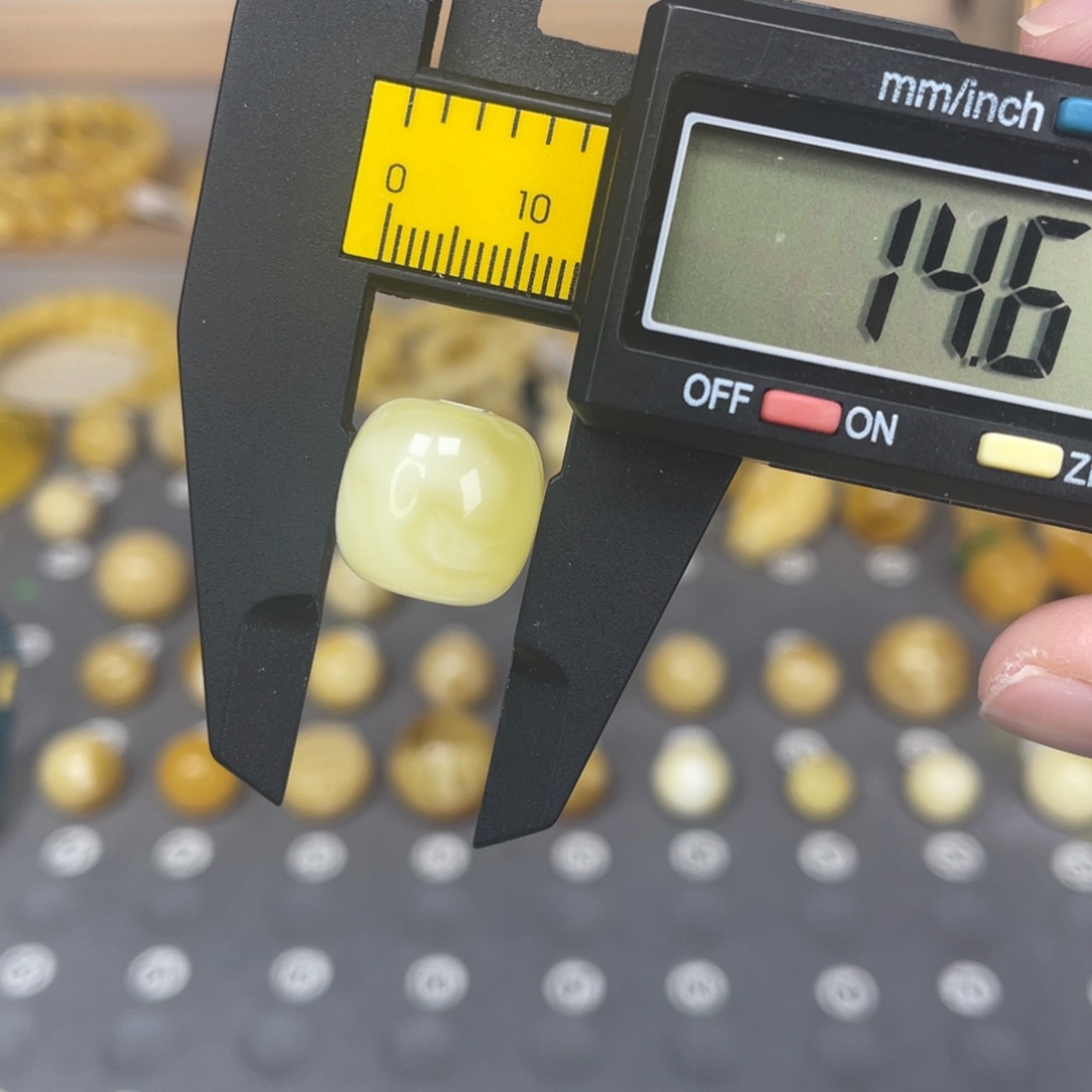 琥珀未镶嵌裸石63号