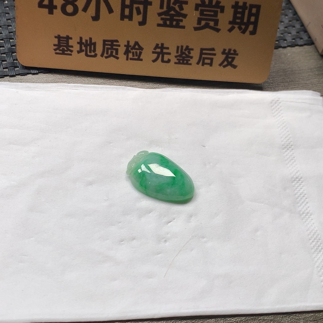 颈饰未镶嵌翡翠绿桃