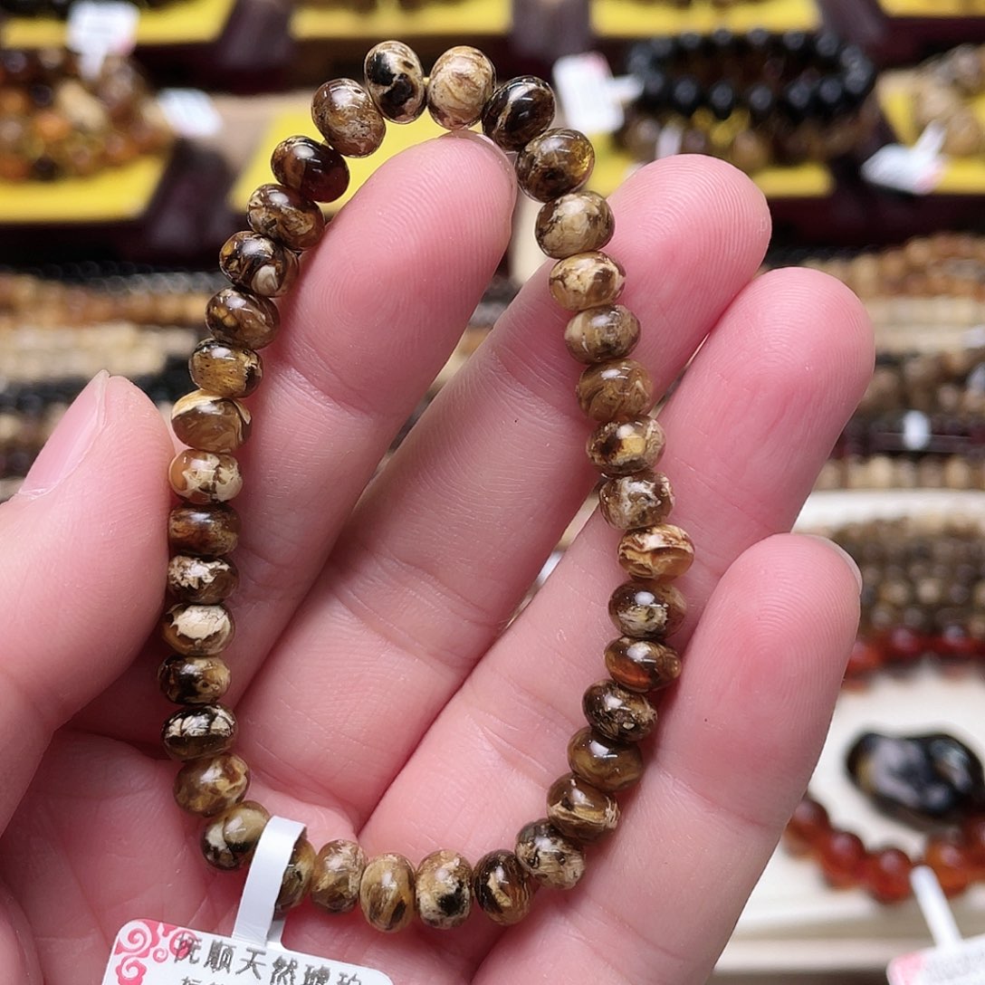 琥珀裸石未镶嵌六70026