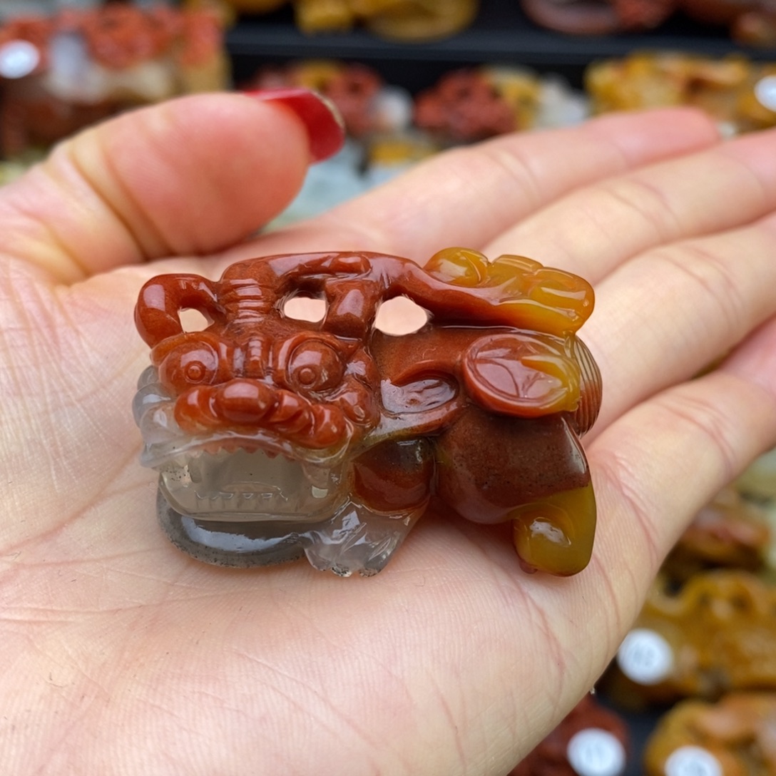 石英质玉（黄龙玉）未镶嵌颈饰