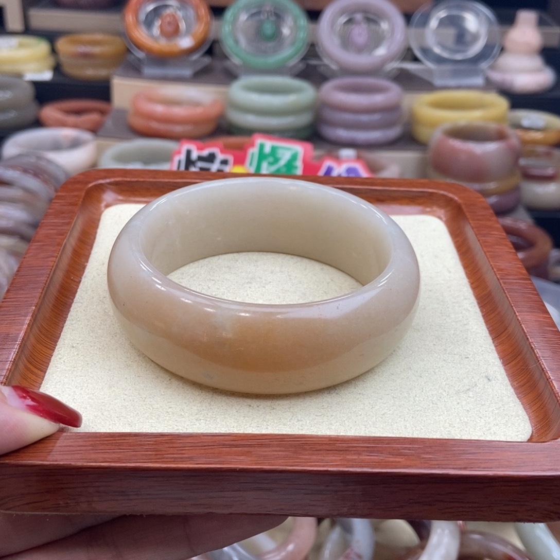 石英质玉手镯未镶嵌