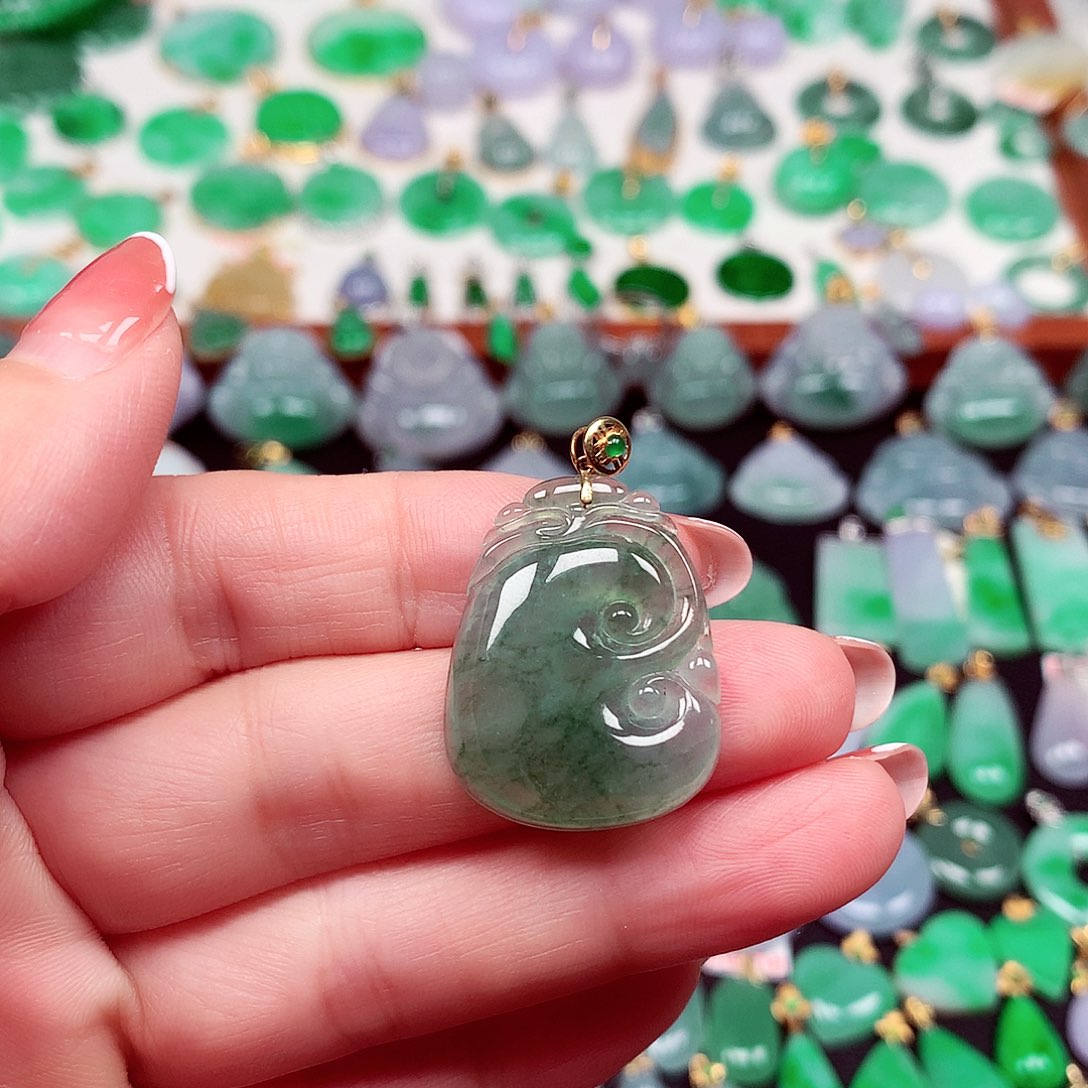 翡翠18K金镶嵌颈饰