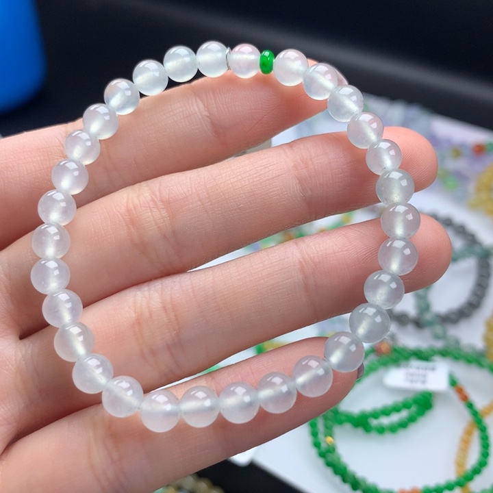 翡翠手镯未镶嵌卡