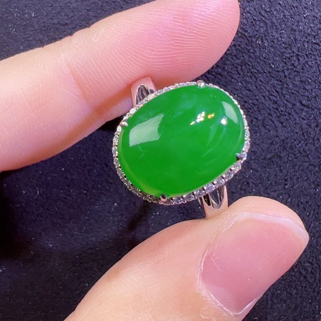 18K金镶嵌戒指翡翠戒指