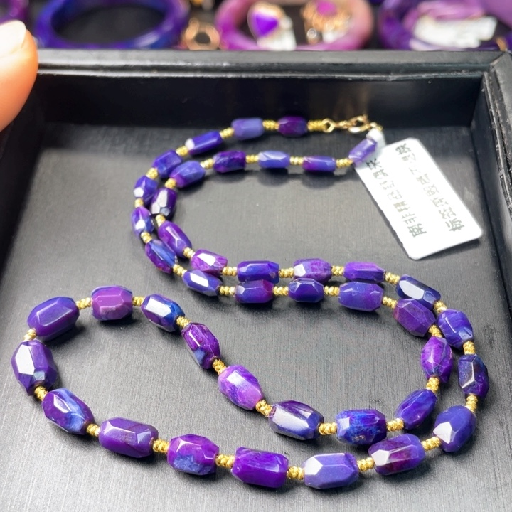 未镶嵌苏纪石（舒俱来）项链