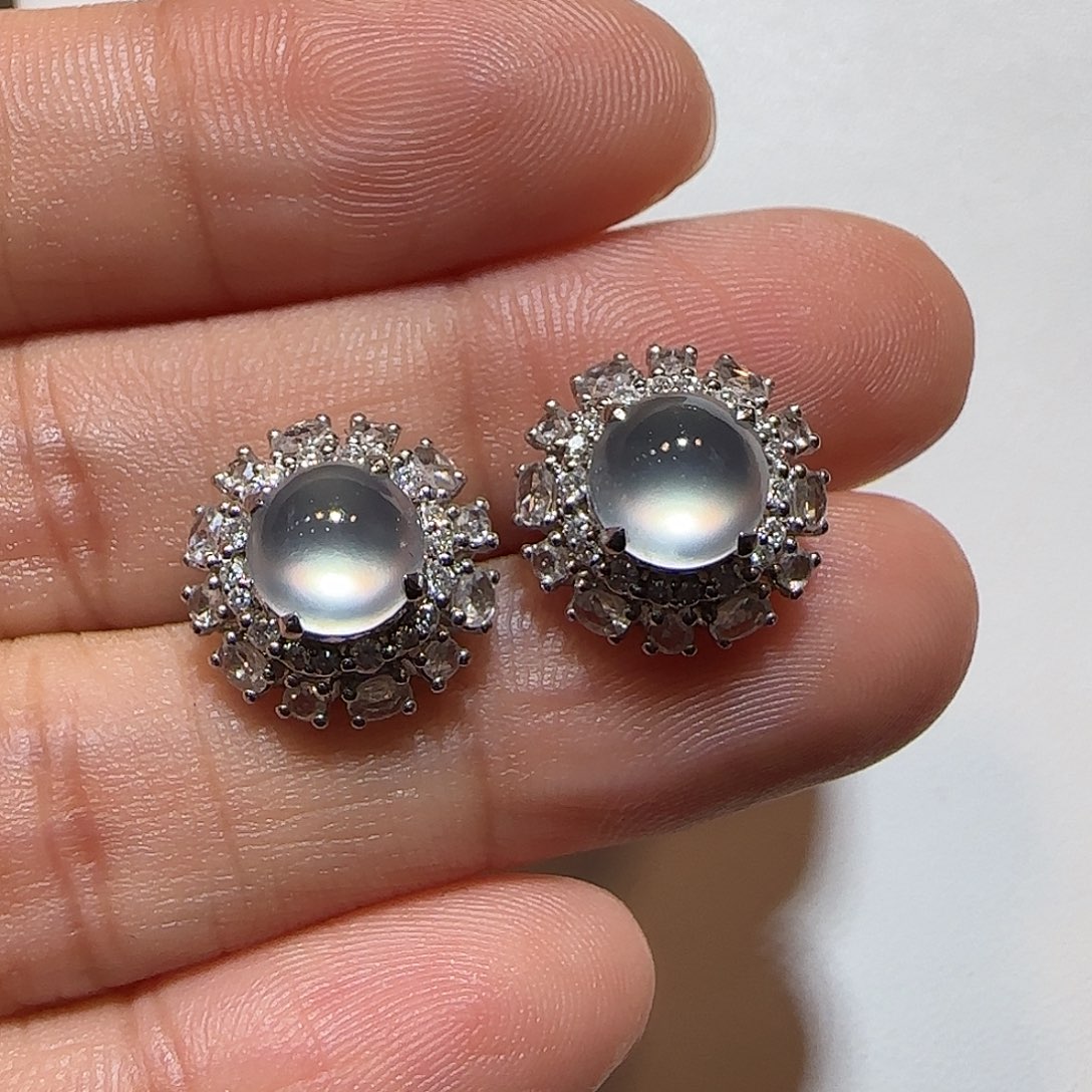 翡翠18K金镶嵌耳钉蛋面