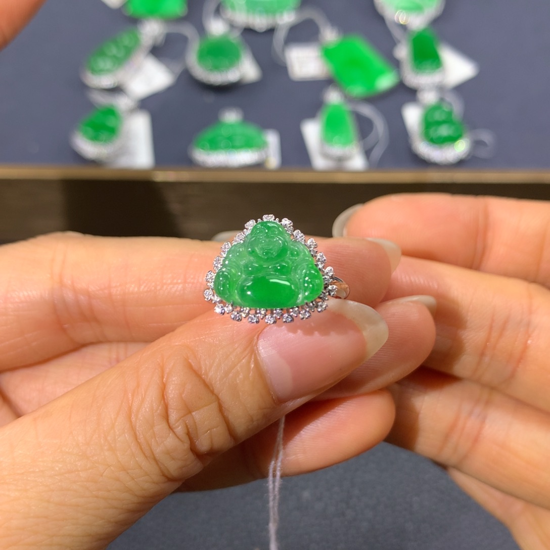 翡翠戒指18K金镶嵌翡翠