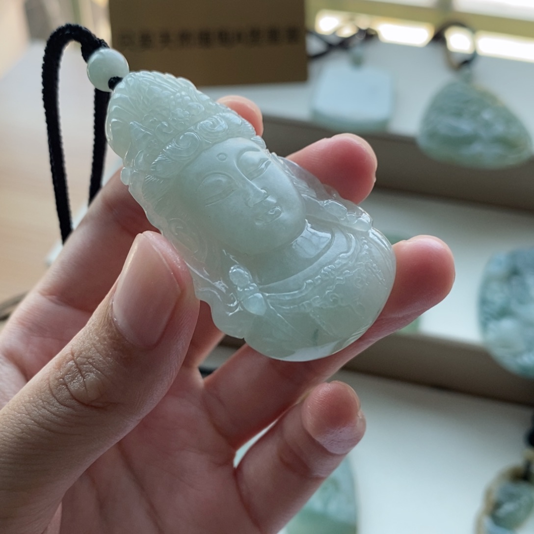 【闪购商品】颈饰未镶嵌翡翠在**方天然翡翠缅甸
