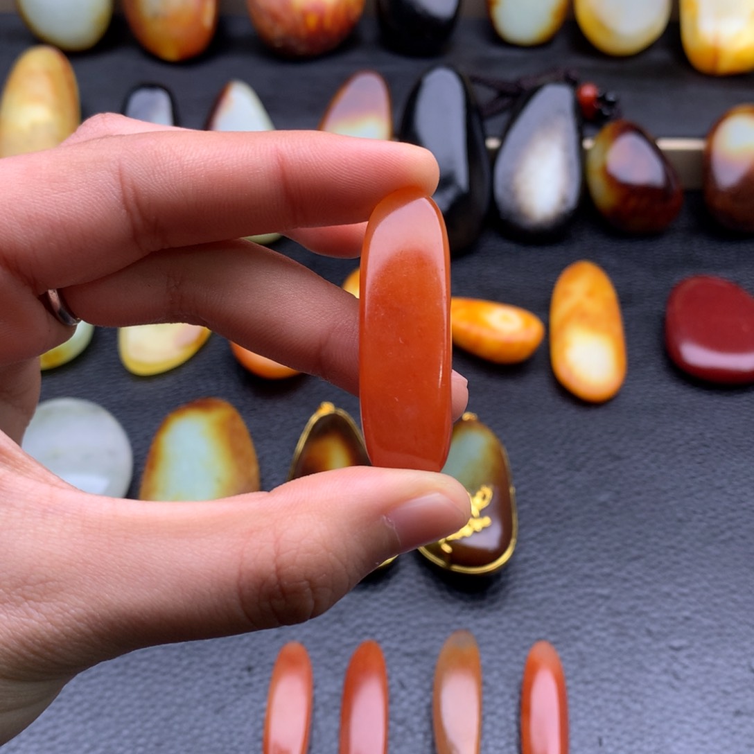 和田玉挂件未镶嵌文****?