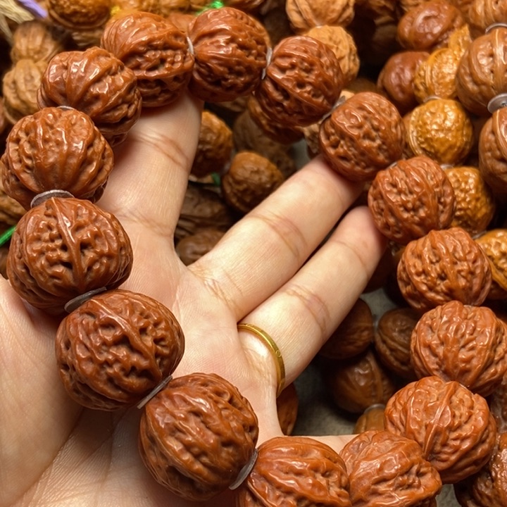 文玩核桃吊坠珊瑚八棱